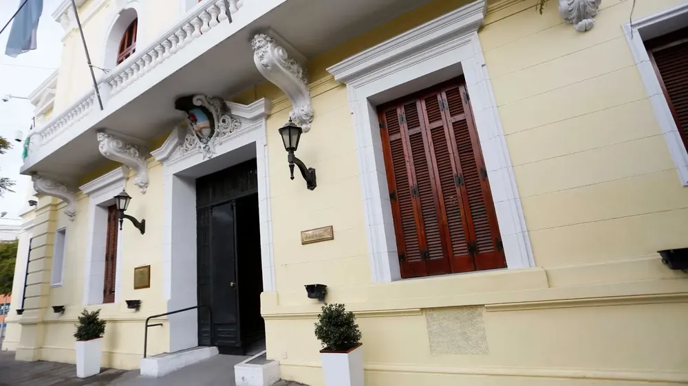 1711019439_5a6d18eecb9b753ff0a2