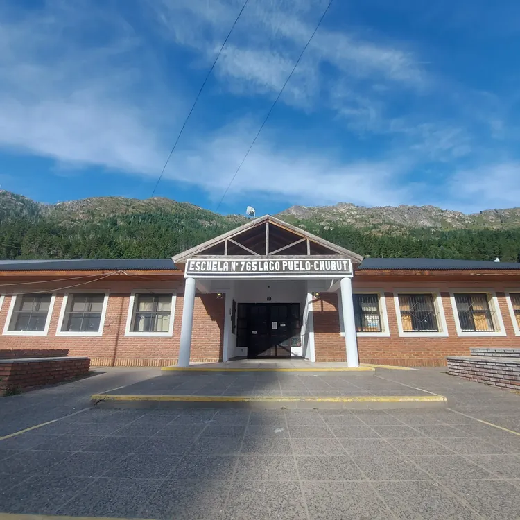 escuela765-2048x2048