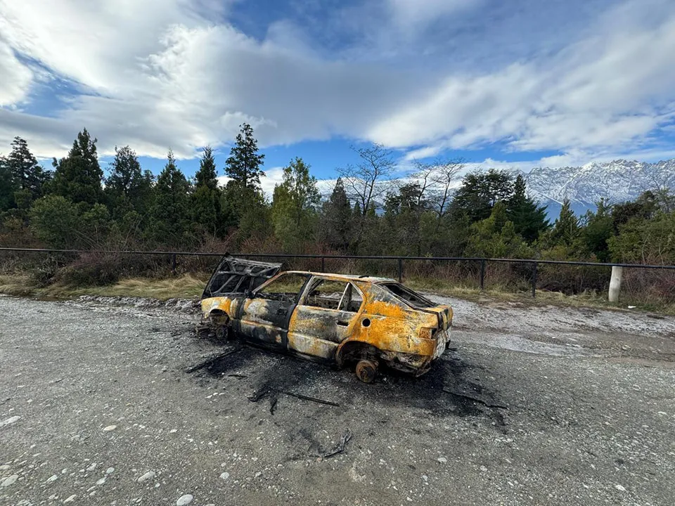 auto incendiado 1