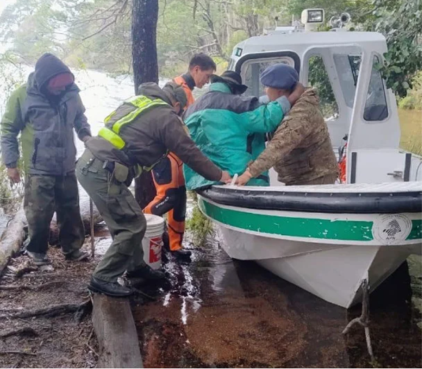 gendarmeria_asistio_en_la_evacuacion_sanitaria_de_un_poblador_en_el_parque_nacional_lanin