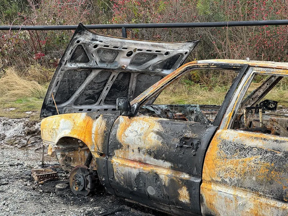 auto incendiado 2