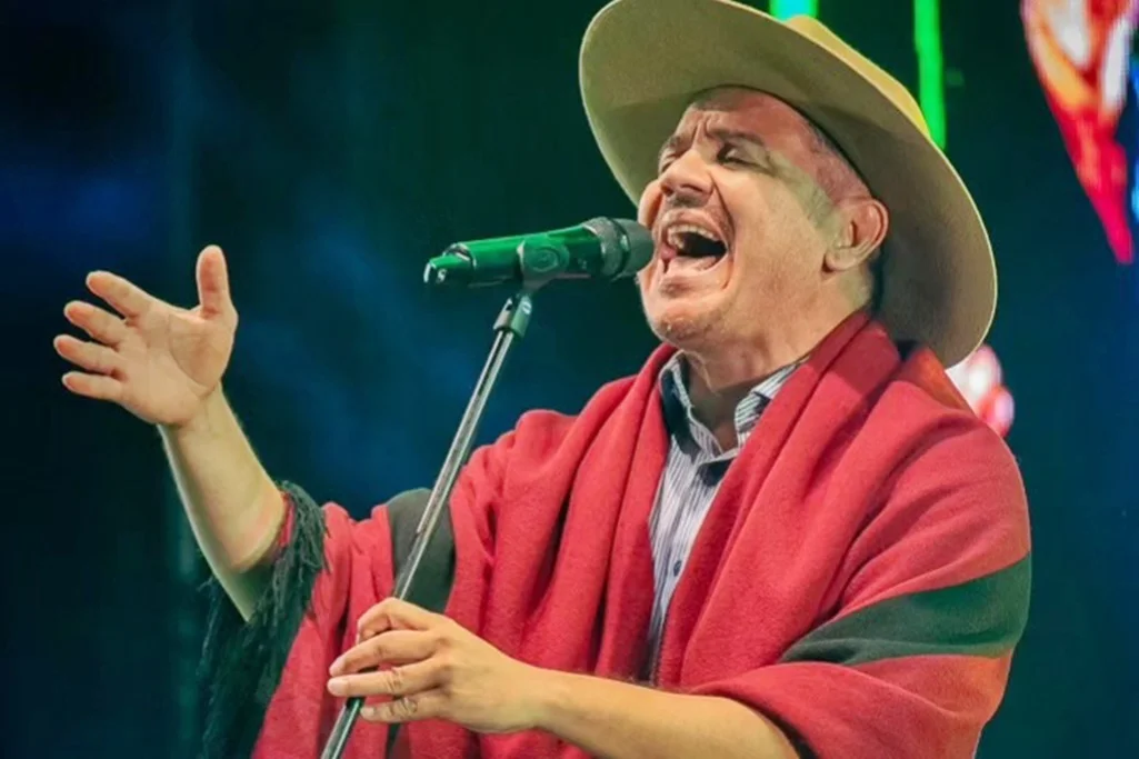 Christian-Herrera-cantando (1)