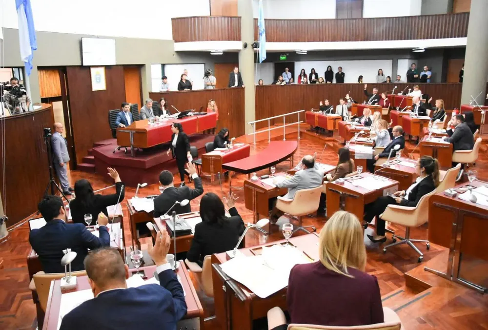 legislat chubut 8 de mayo