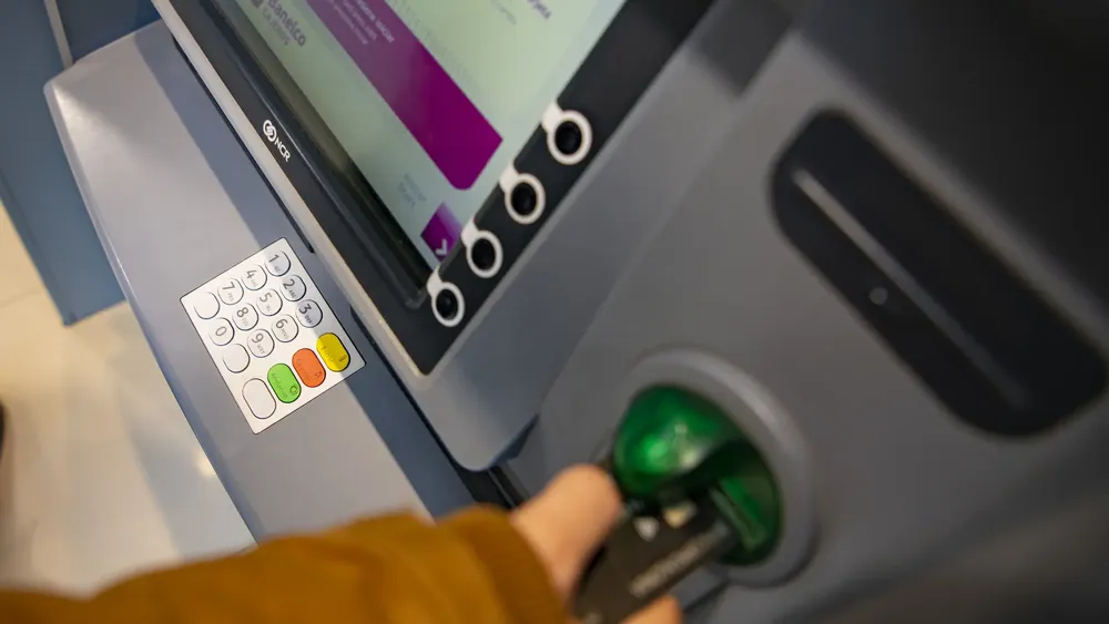 cajero banelco julio