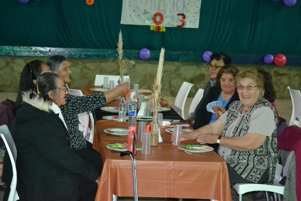 adultos mayores cholila