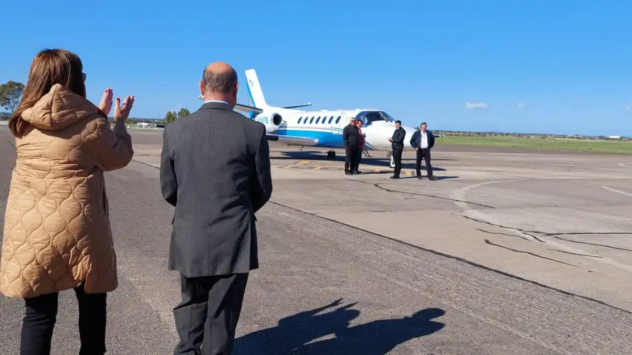 Arabela-Carreras-visita-al-avion-sanitario-2