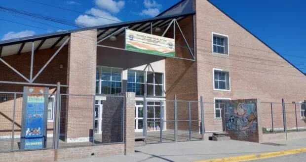 escuela 223 el hoyo