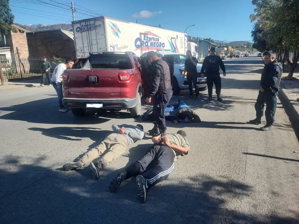 detenidos robo camioneta 2