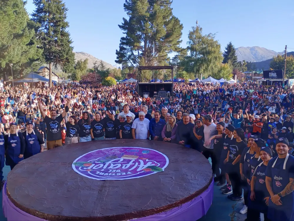 e2a5e8a6-7e87-473e-9934-908a86f150db