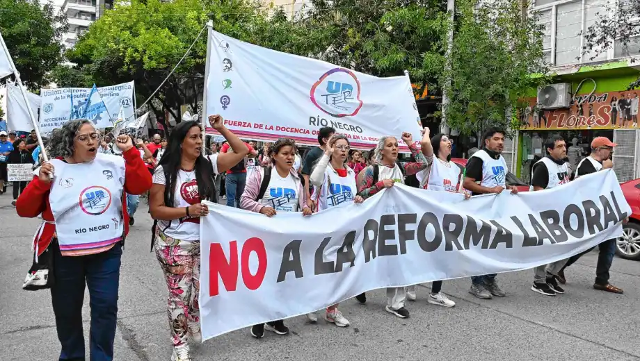 Roca-Marcha-de-CGT-CTA-y-sindicatos-contra-la-reforma-laboral-foto-Andres-Maripe-14