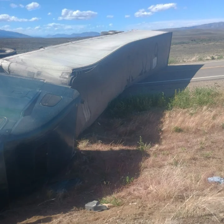 vuelco camion leleque 2