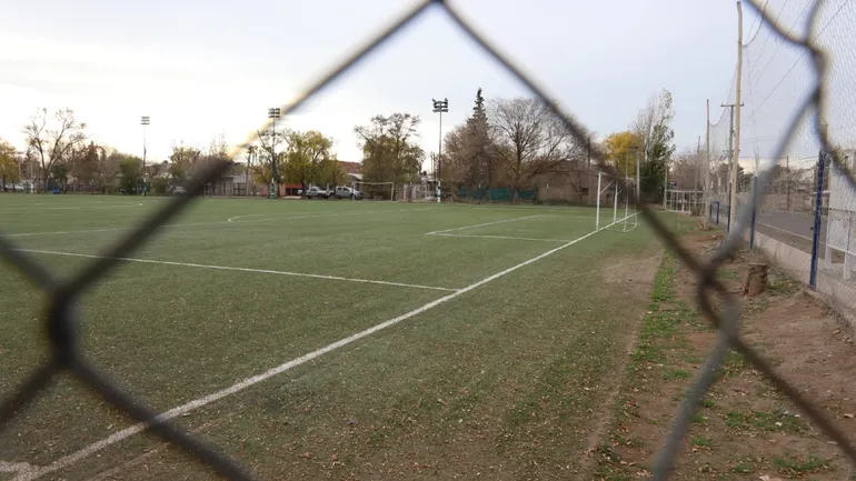cancha-club-los-pumitas-barrio-confluencia