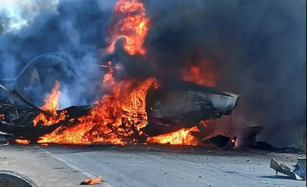 avion hidrante incendiado