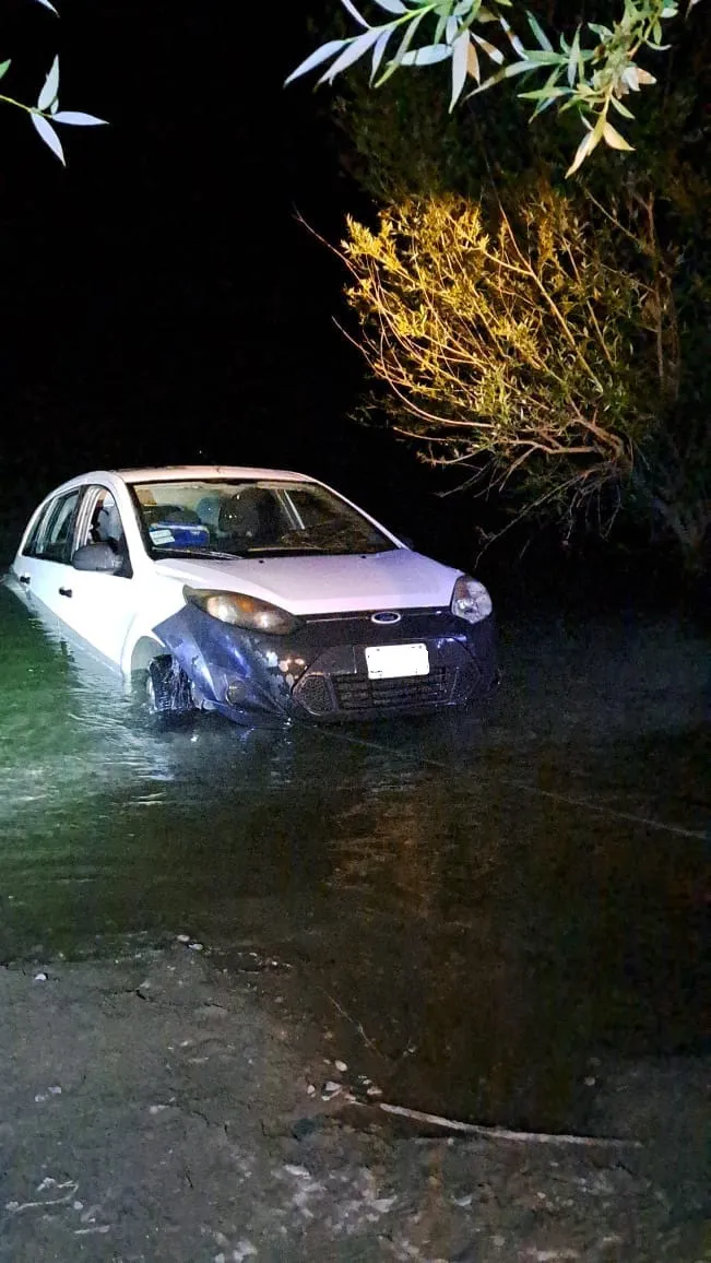 rescate auto rio azul