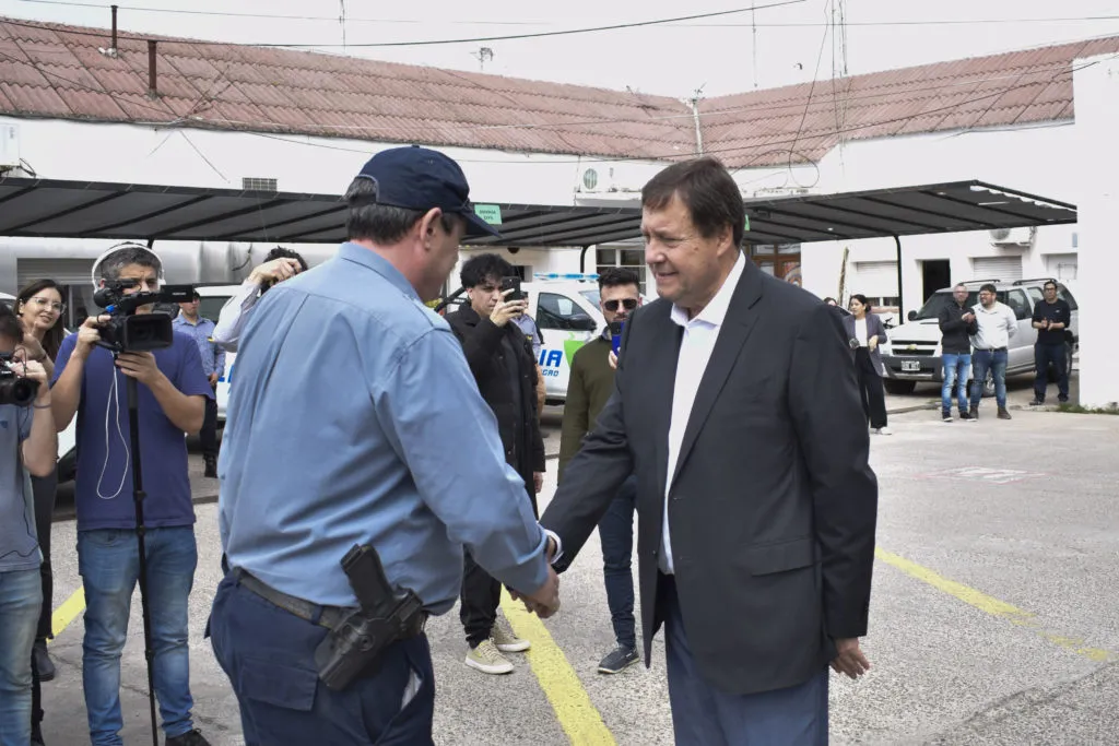 weretilneck camionetas policia